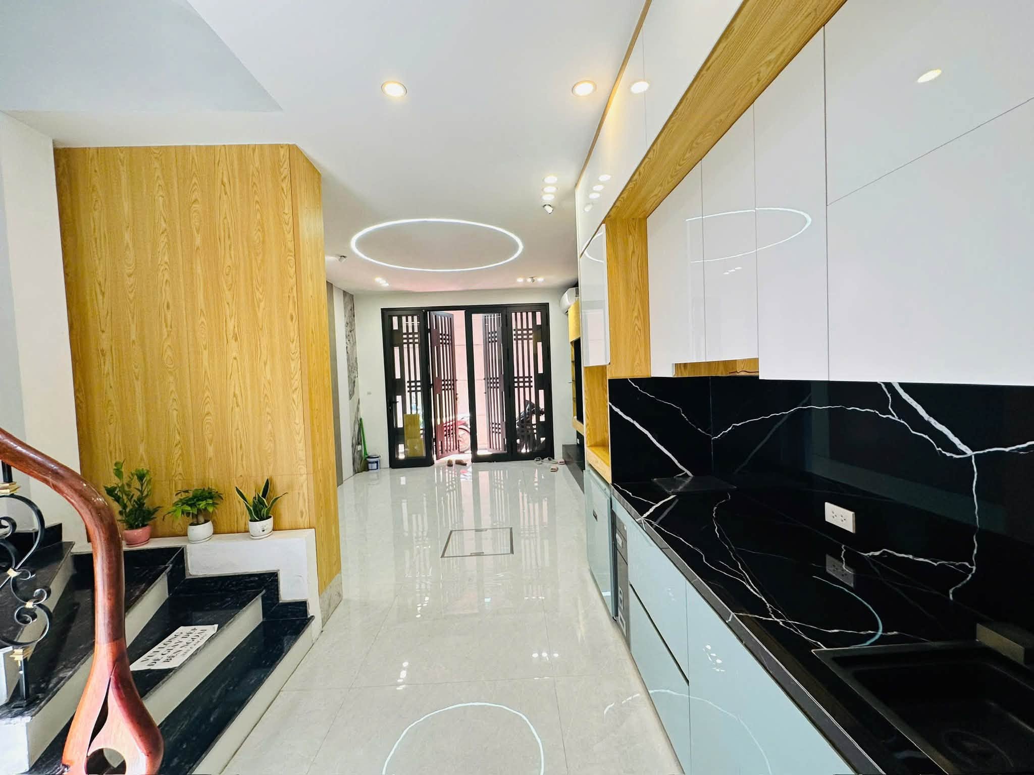 Bán Nhà Ngõ 38 Xuân La Tây Hồ 33m2 5 Tầng Đẹp Gần Phố